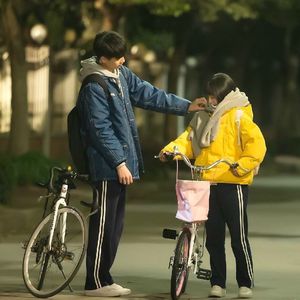 小🐤🐤戳进🍑无遮挡一起草
